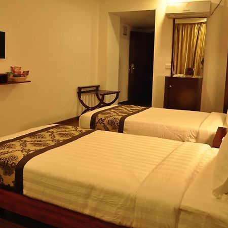 Grand Clarks Inn Badami Zewnętrze zdjęcie