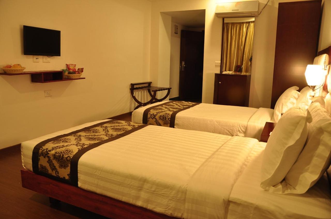 Grand Clarks Inn Badami Zewnętrze zdjęcie