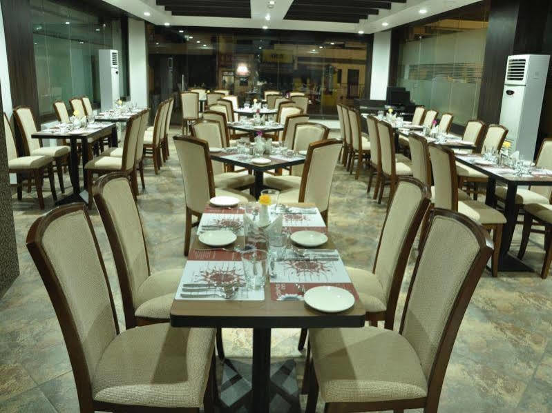 Grand Clarks Inn Badami Zewnętrze zdjęcie