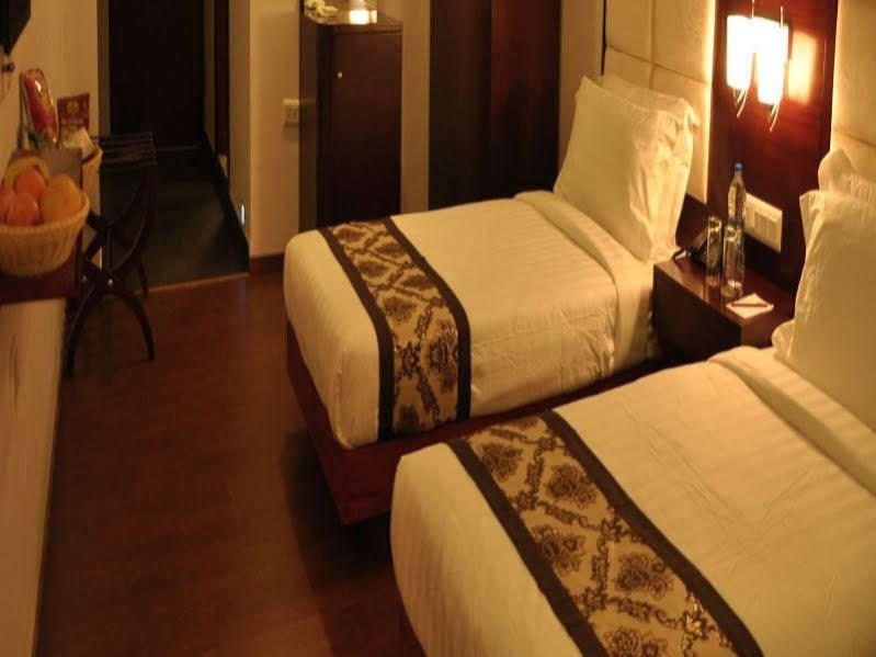 Grand Clarks Inn Badami Zewnętrze zdjęcie