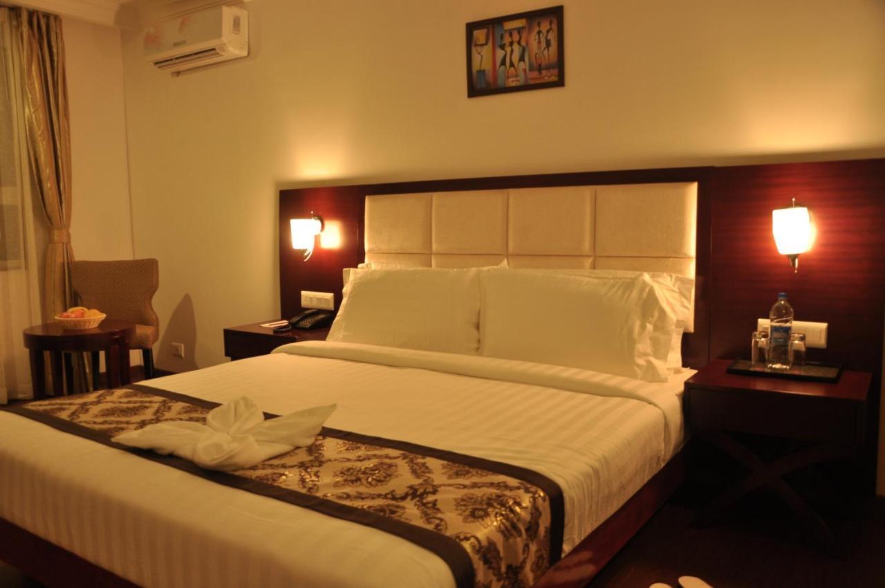 Grand Clarks Inn Badami Zewnętrze zdjęcie