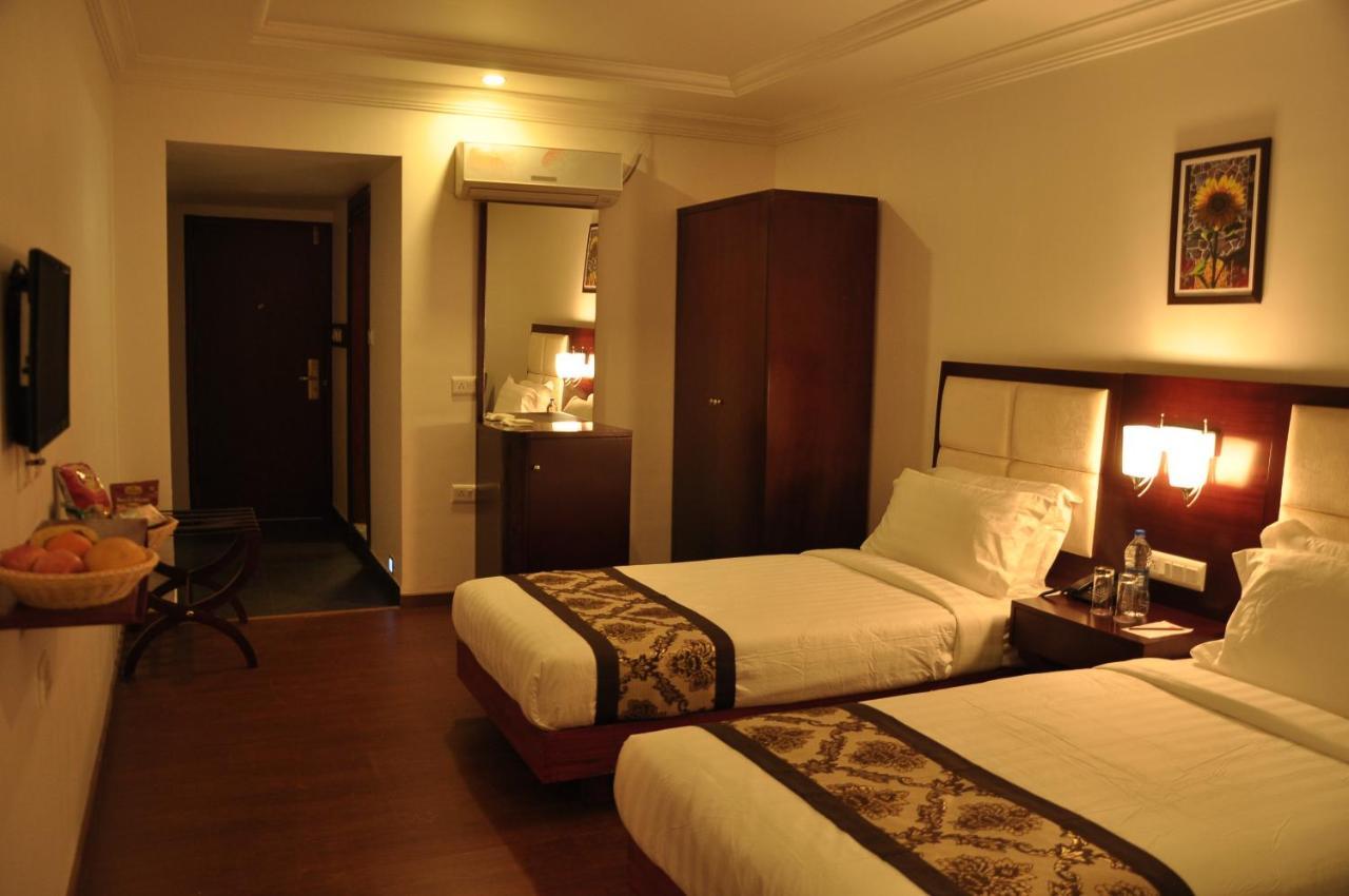 Grand Clarks Inn Badami Zewnętrze zdjęcie