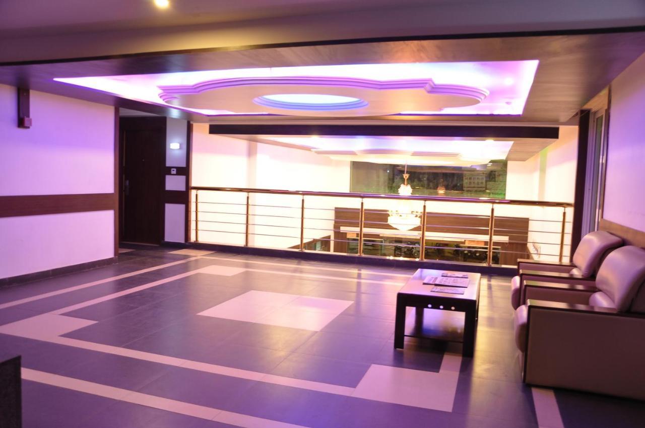 Grand Clarks Inn Badami Zewnętrze zdjęcie