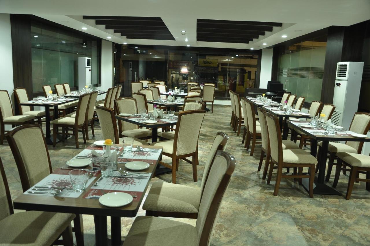 Grand Clarks Inn Badami Zewnętrze zdjęcie
