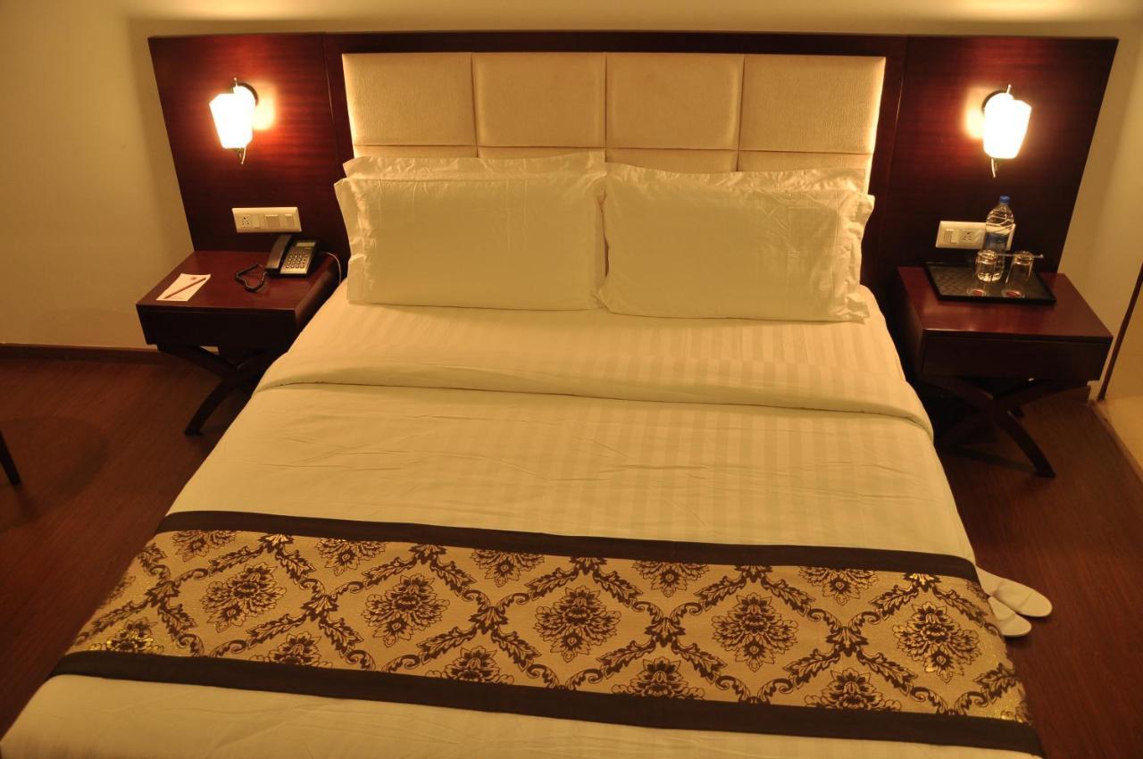 Grand Clarks Inn Badami Zewnętrze zdjęcie
