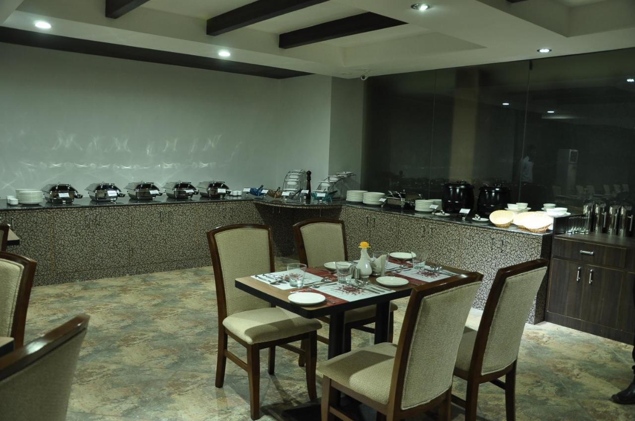 Grand Clarks Inn Badami Zewnętrze zdjęcie