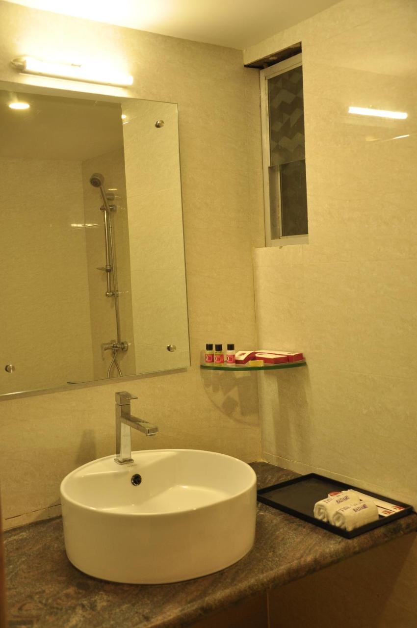 Grand Clarks Inn Badami Zewnętrze zdjęcie