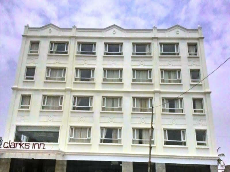 Grand Clarks Inn Badami Zewnętrze zdjęcie